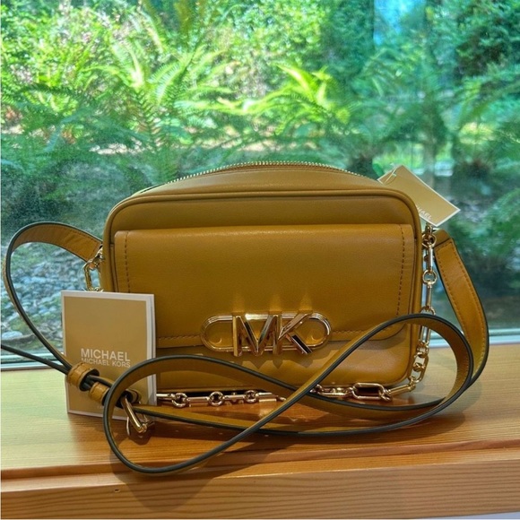 MICHAEL Michael Kors Handbags - Medium Chain crossbody leather purse in the color Marigold Michael khors